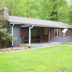 Three bedroom cabin on a creek