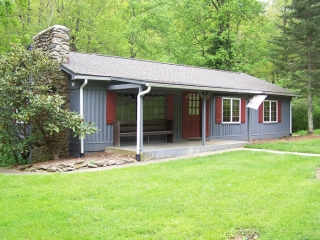 Three bedroom cabin on a creek